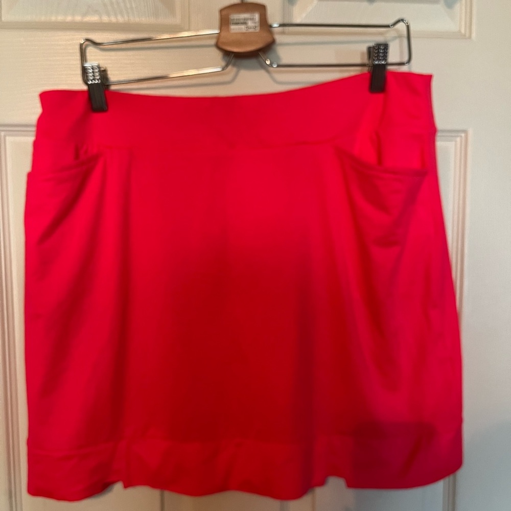 Tail high end women's golf skort